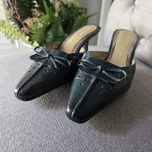 Liz Claiborne‎ FLEX Green Leather Women's Mules